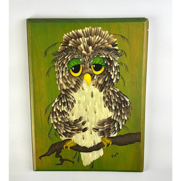 Vintage Owl Painting On Wood Green Background Sleepy Eyes Brown Feathers Signed - Picture 1 of 10